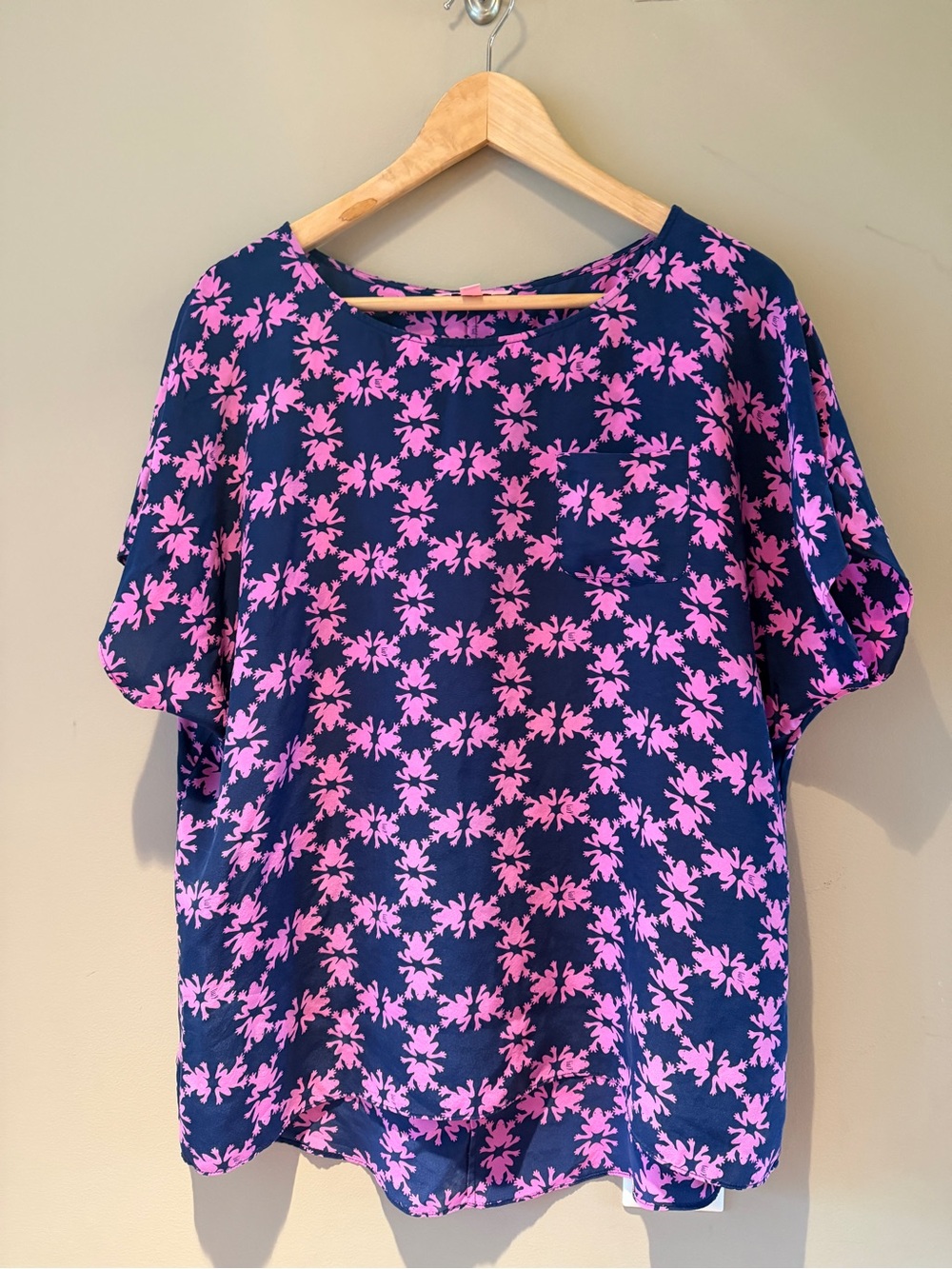 Lilly Pulitzer Get Hoppy silk Top Navy with Pink Frogs XL
